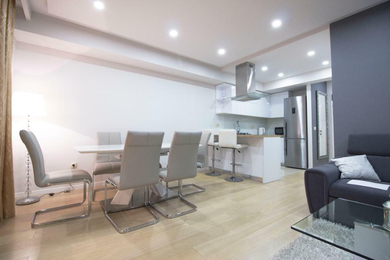 Apartment Deluxe NaNa Makarska Buitenkant foto