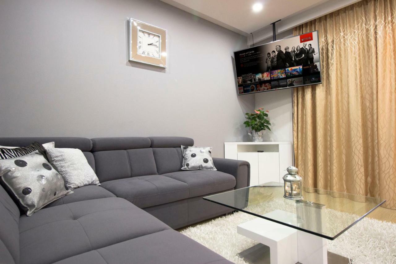 Apartment Deluxe NaNa Makarska Buitenkant foto
