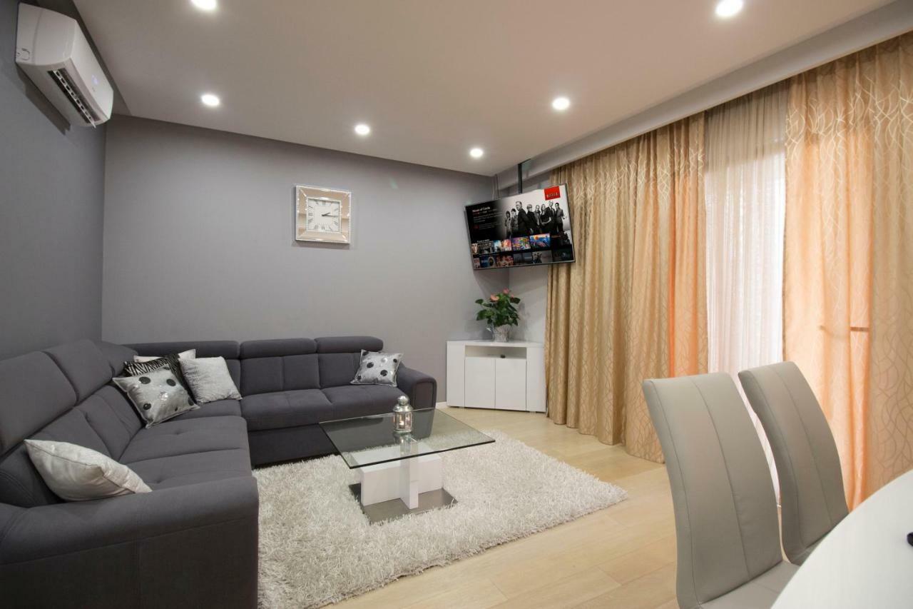 Apartment Deluxe NaNa Makarska Buitenkant foto