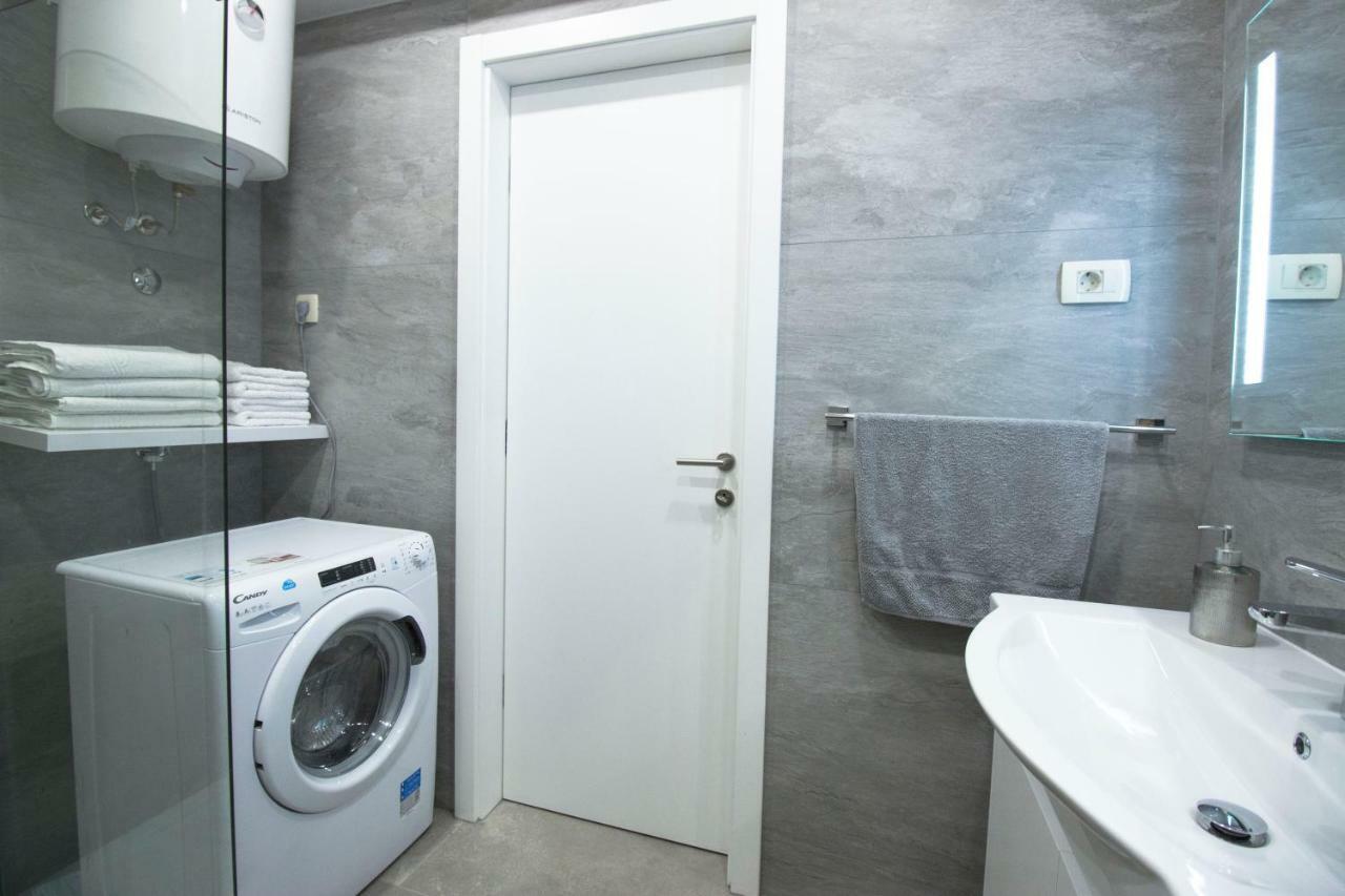 Apartment Deluxe NaNa Makarska Buitenkant foto