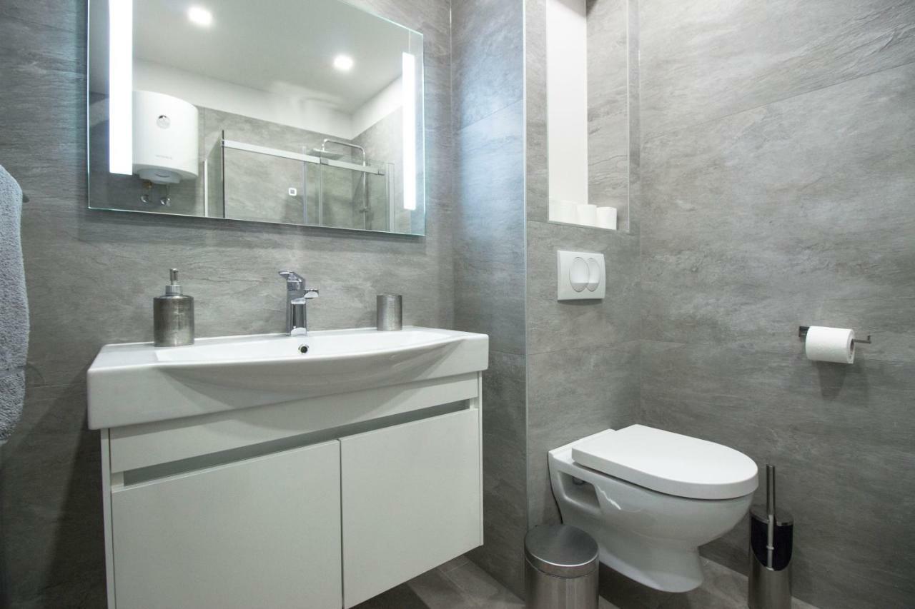 Apartment Deluxe NaNa Makarska Buitenkant foto