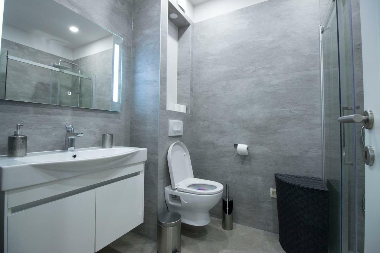 Apartment Deluxe NaNa Makarska Buitenkant foto